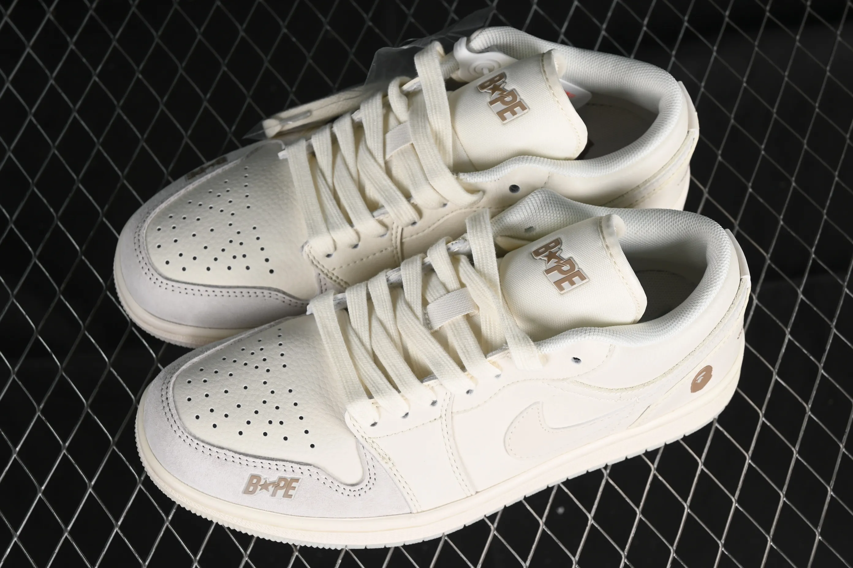 All categories Air Jordan Jordan series basketball shoes Air Jordan 1 Low High-end customized low-top sneakers Air Jordan 1 Low AJ1 Joe 1 Bape joint-Zhuba stitching High-end customized low-top basketball shoes LJ6688-002